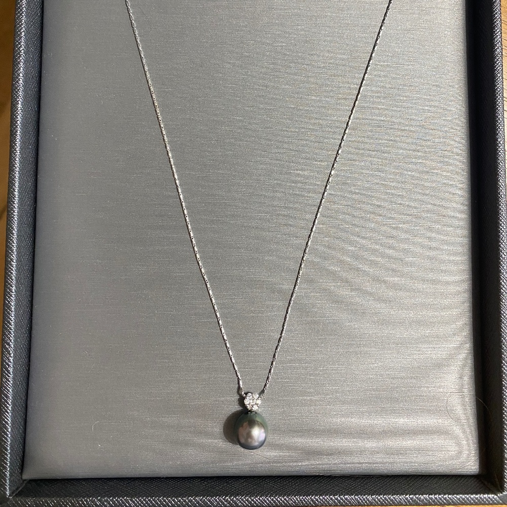 18k Gold Grey Pearl Pendant with 7 diamonds 16" inch chain necklace